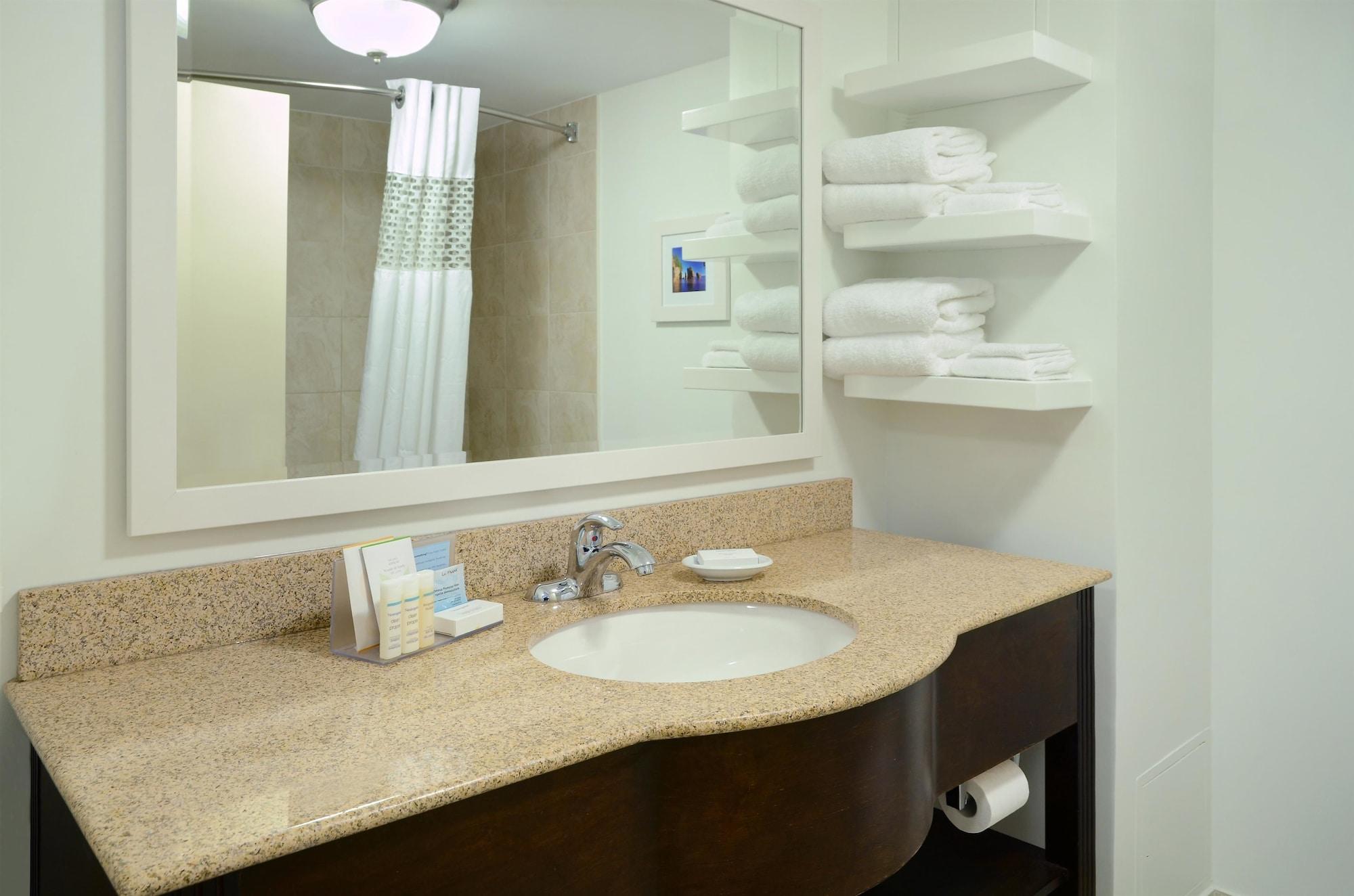 Hampton Inn & Suites Saint John Ngoại thất bức ảnh