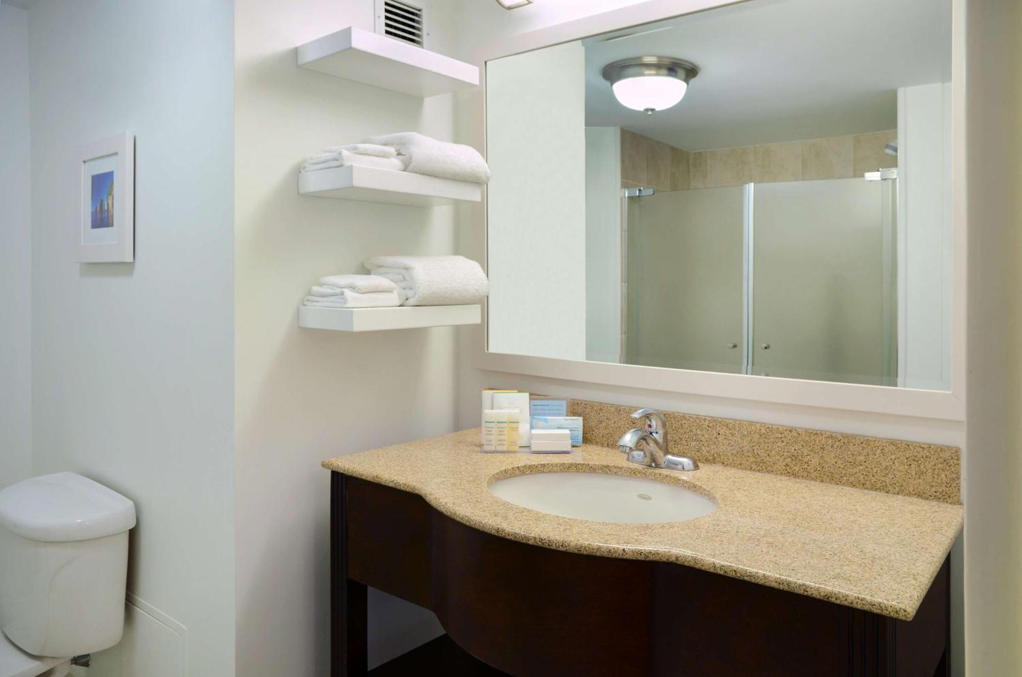 Hampton Inn & Suites Saint John Ngoại thất bức ảnh