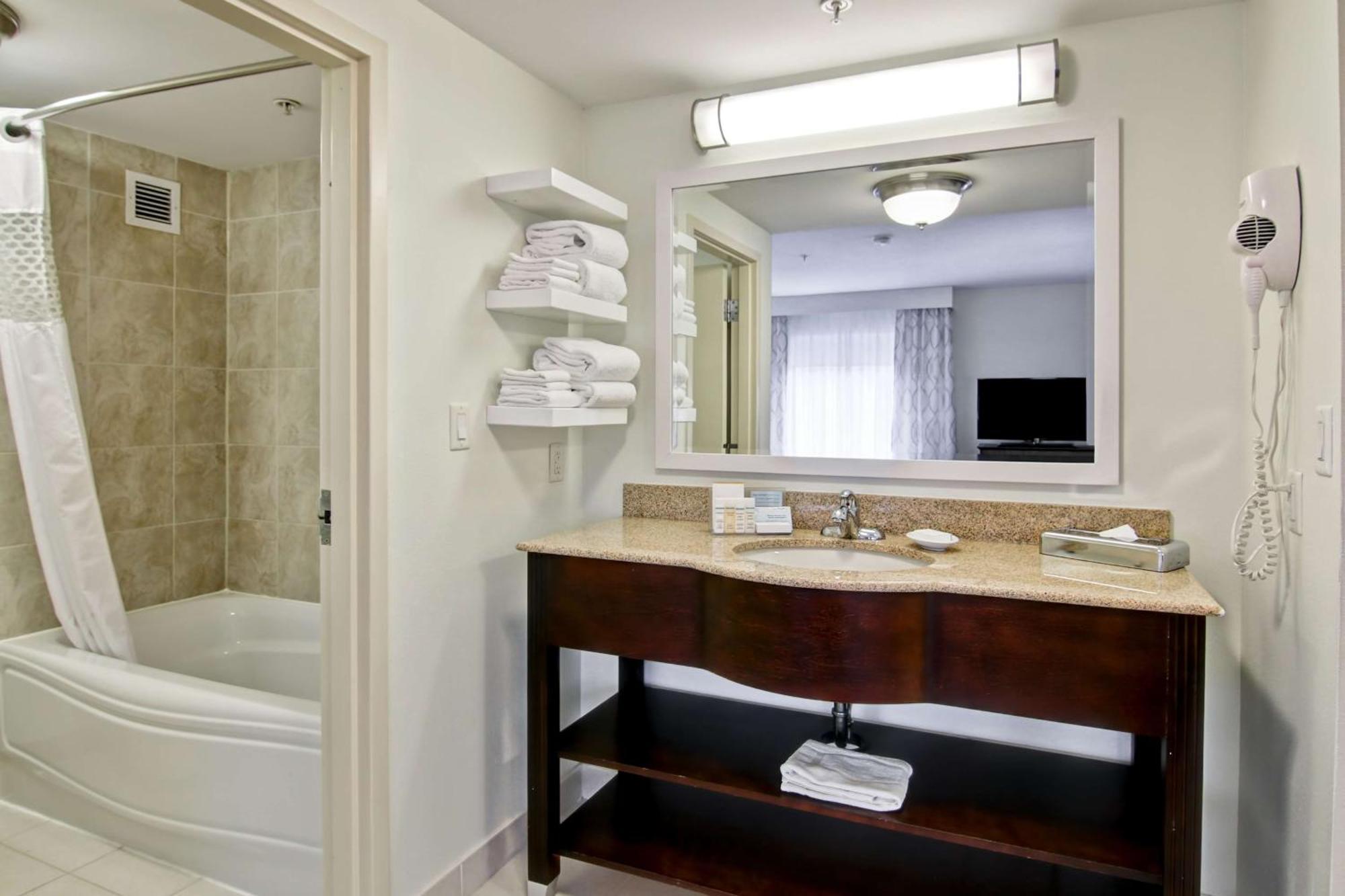 Hampton Inn & Suites Saint John Ngoại thất bức ảnh