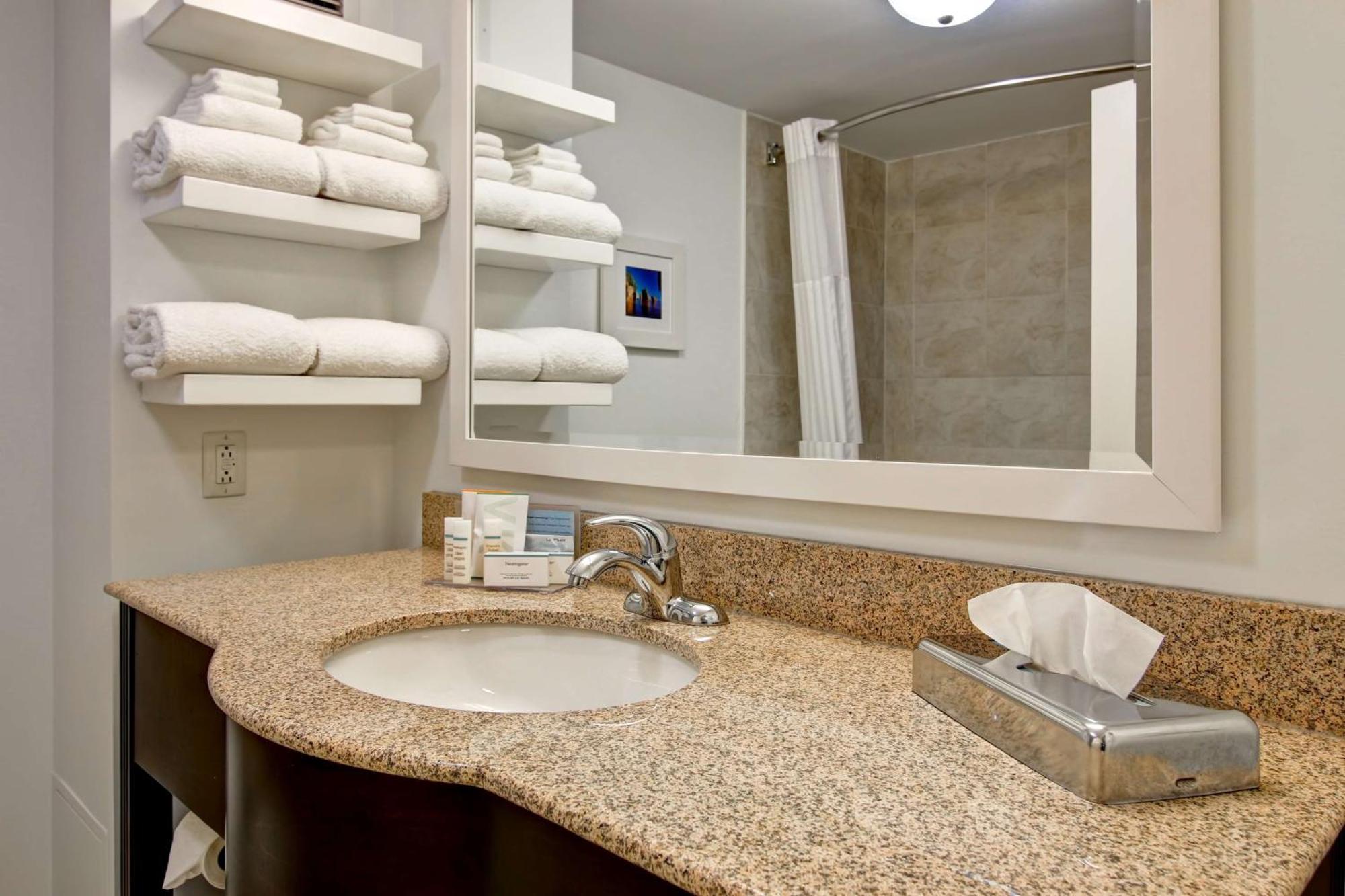 Hampton Inn & Suites Saint John Ngoại thất bức ảnh